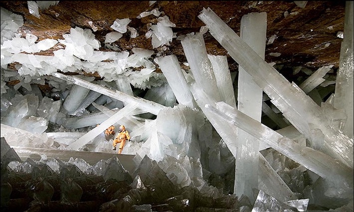 Caverna com cristais gigantes